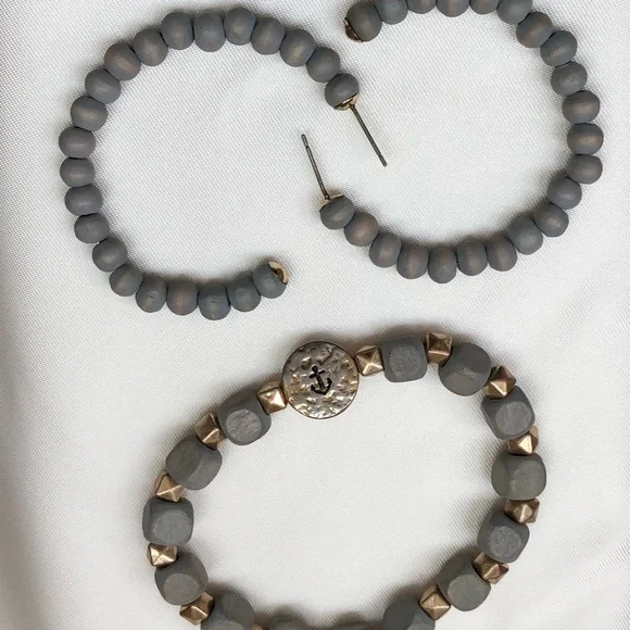 Bracelet and Earring Set - Picture 4 of 8